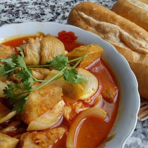 Bò nấu cà ri bánh mỳ