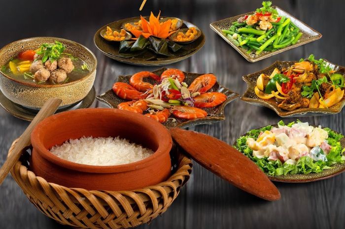 Cơm niêu ngon ở Tây Hồ