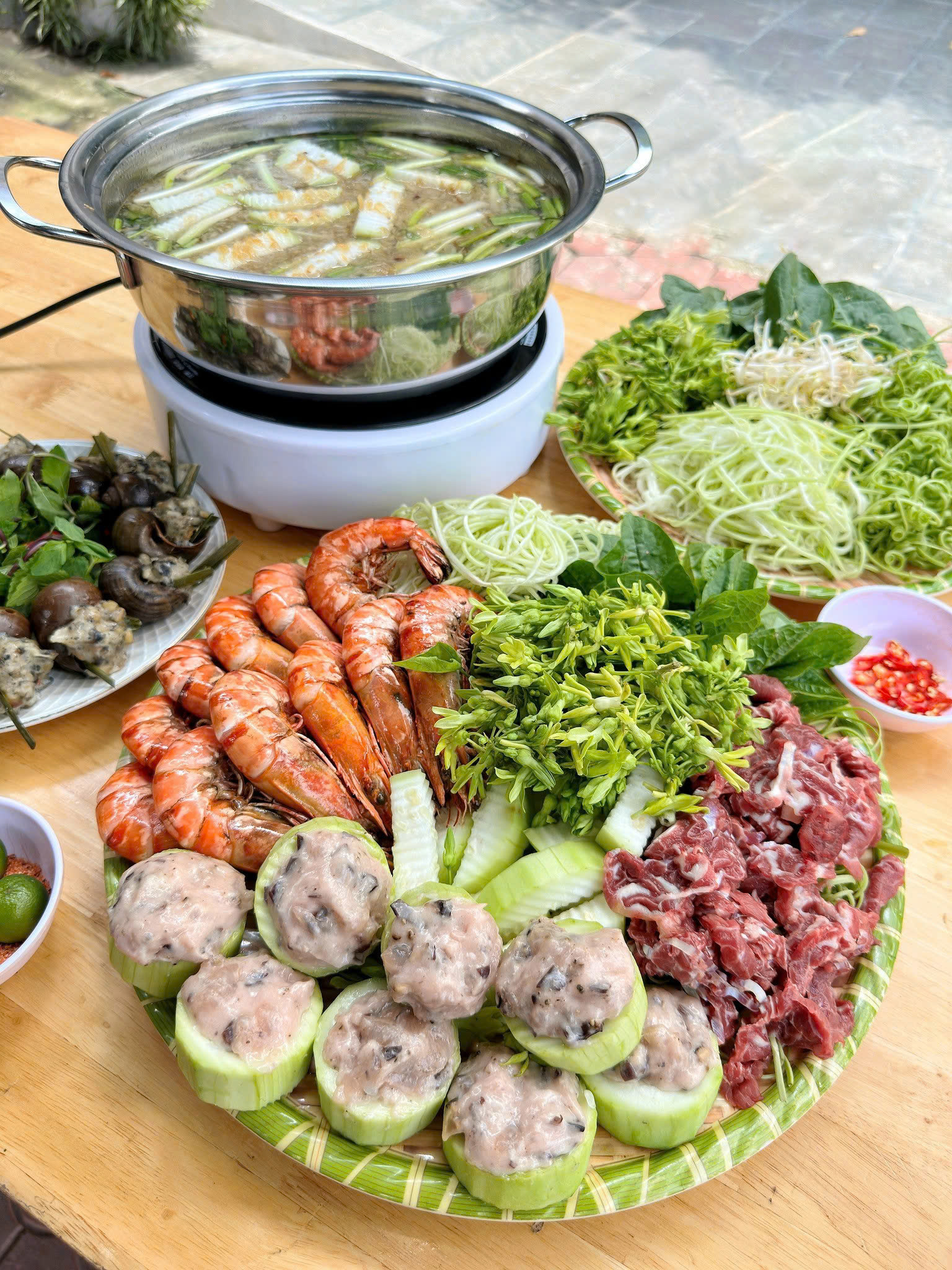 Lẩu tôm nấu bầu