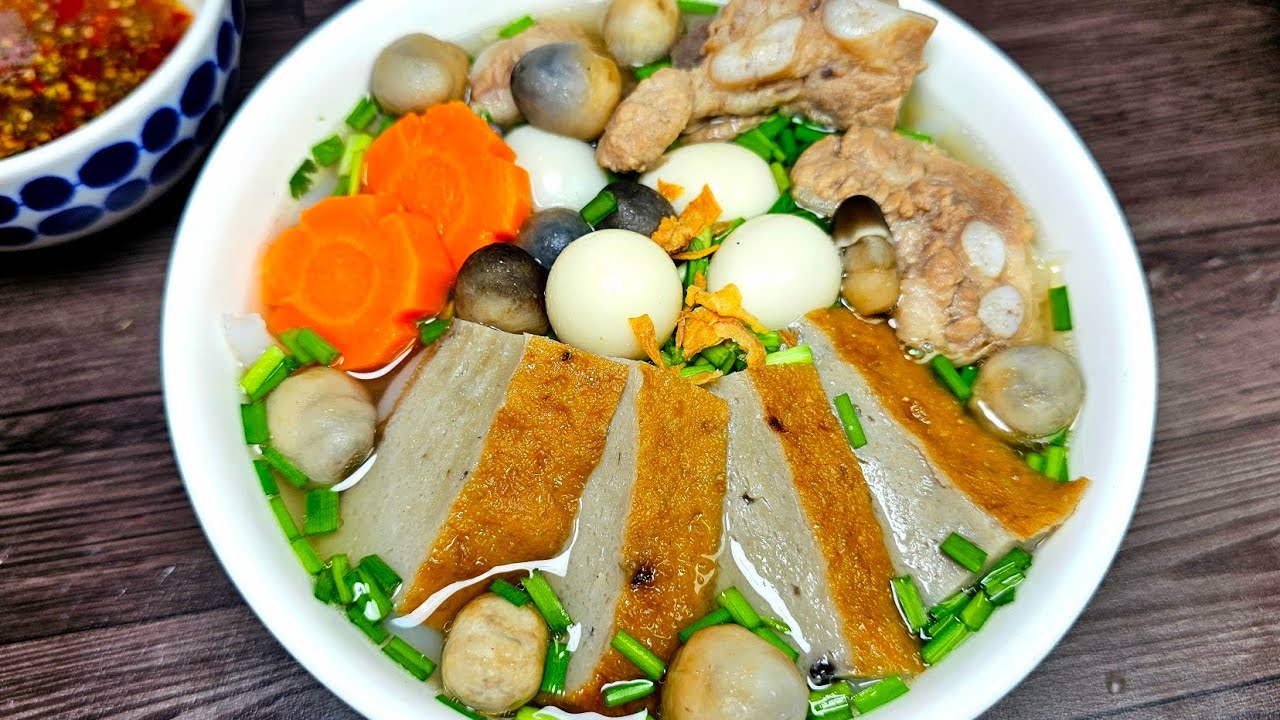 Bánh canh chả cá Hà Nội​