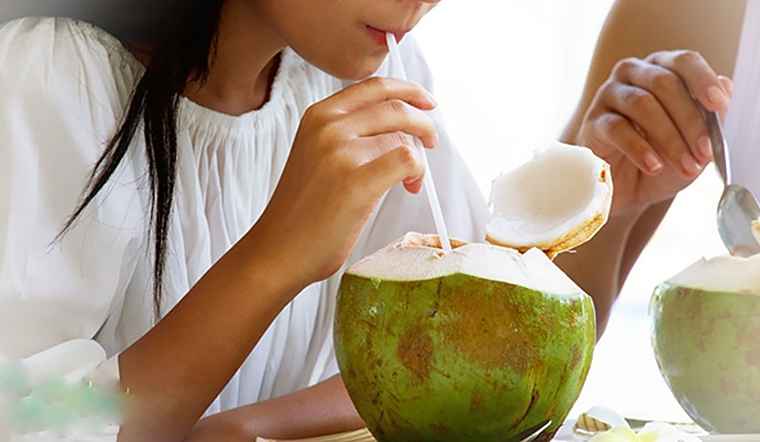 Uống nước dừa mỗi ngày có đẹp da không